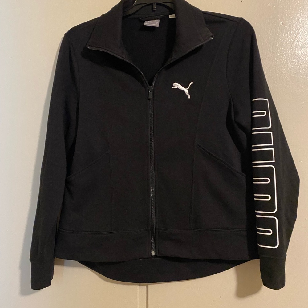 Puma zip up sweatshirt with pockets large worn 1X. Bundle up w/other Puma stuff!